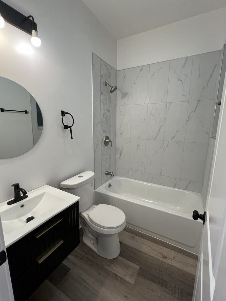 3626 W Grenshaw St #1 - Photo 4 of 22