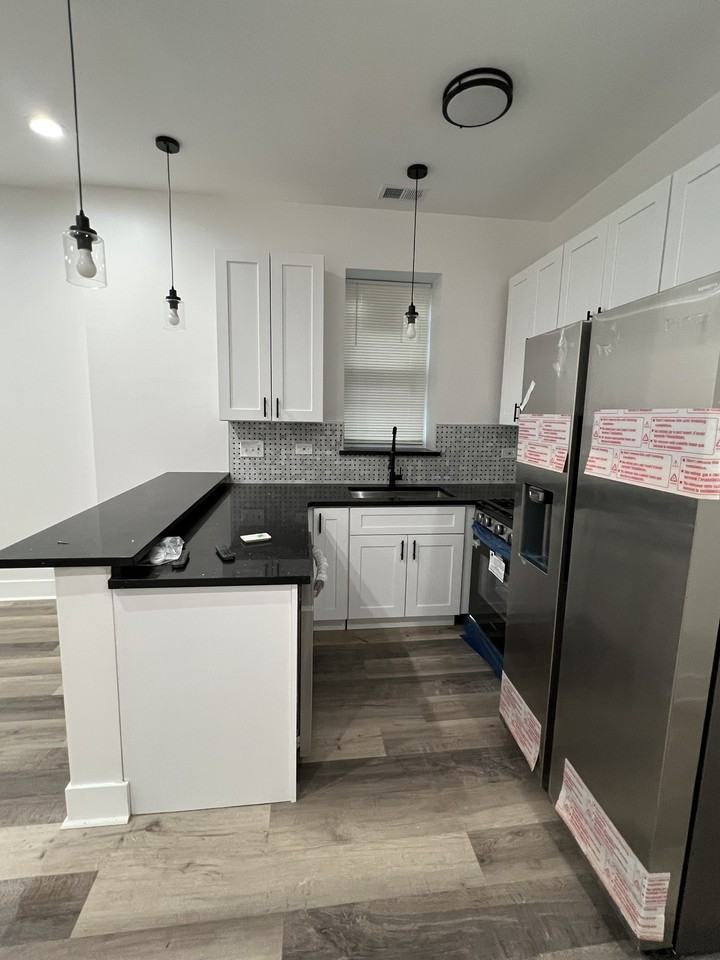 3626 W Grenshaw St #1 - Photo 7 of 22