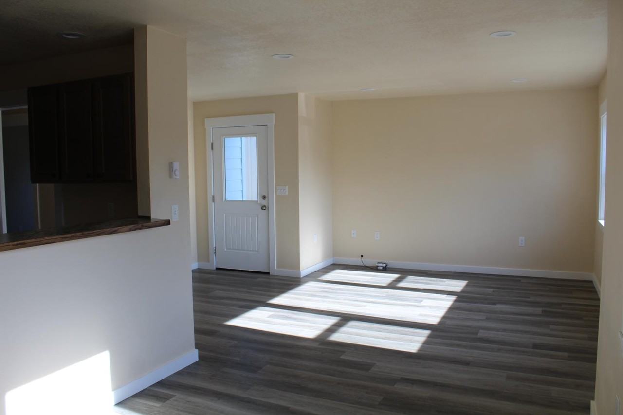 3082 Place St - Photo 5 of 20