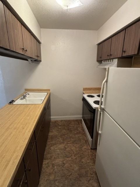 322 S Waco St #3 - Photo 3 of 10