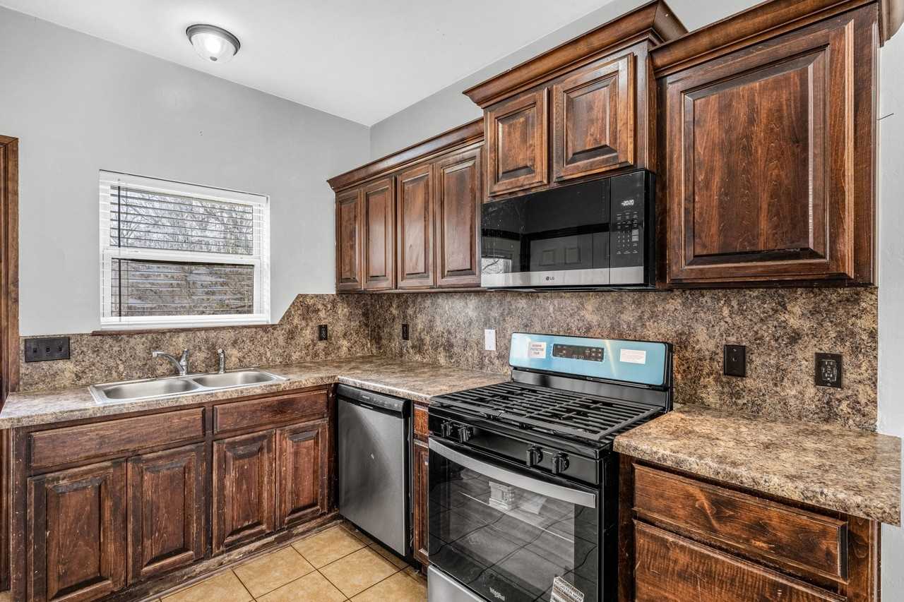 2216 W Utah Ave #2216 - Photo 3 of 20