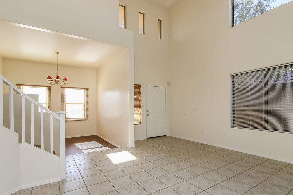 15122 W Polk St - Photo 2 of 15