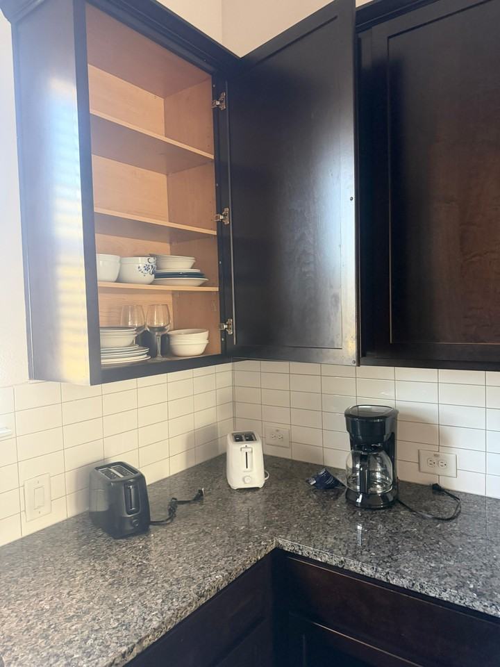 445 Leo Ln - Photo 4 of 21