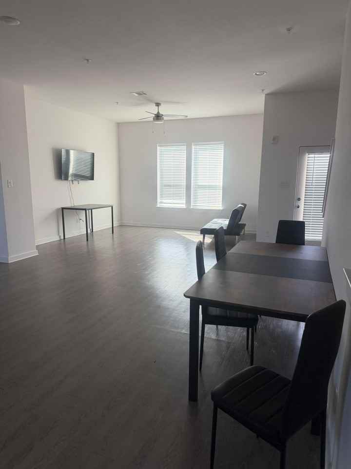 445 Leo Ln - Photo 5 of 21