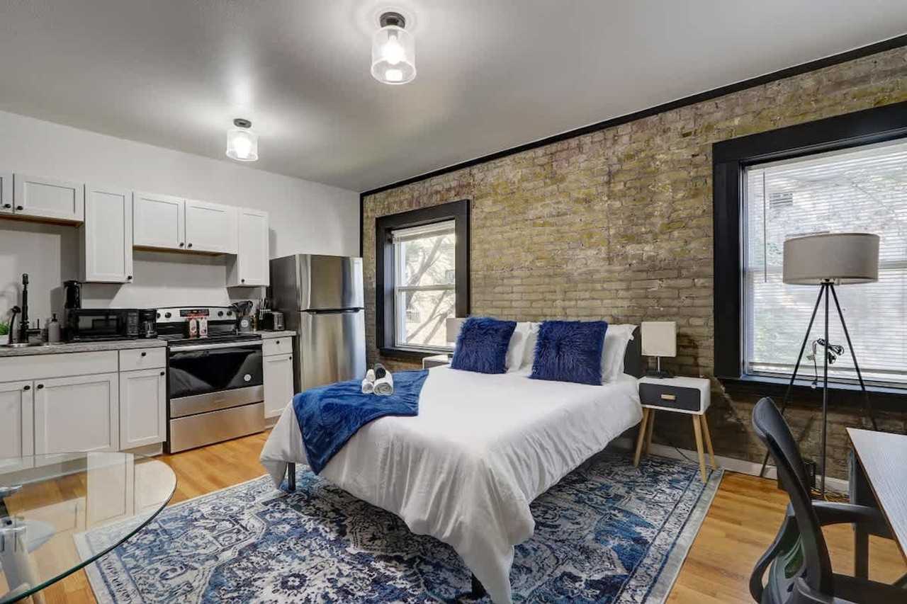 1925 N Prospect Ave #1387447P - Photo 5 of 15