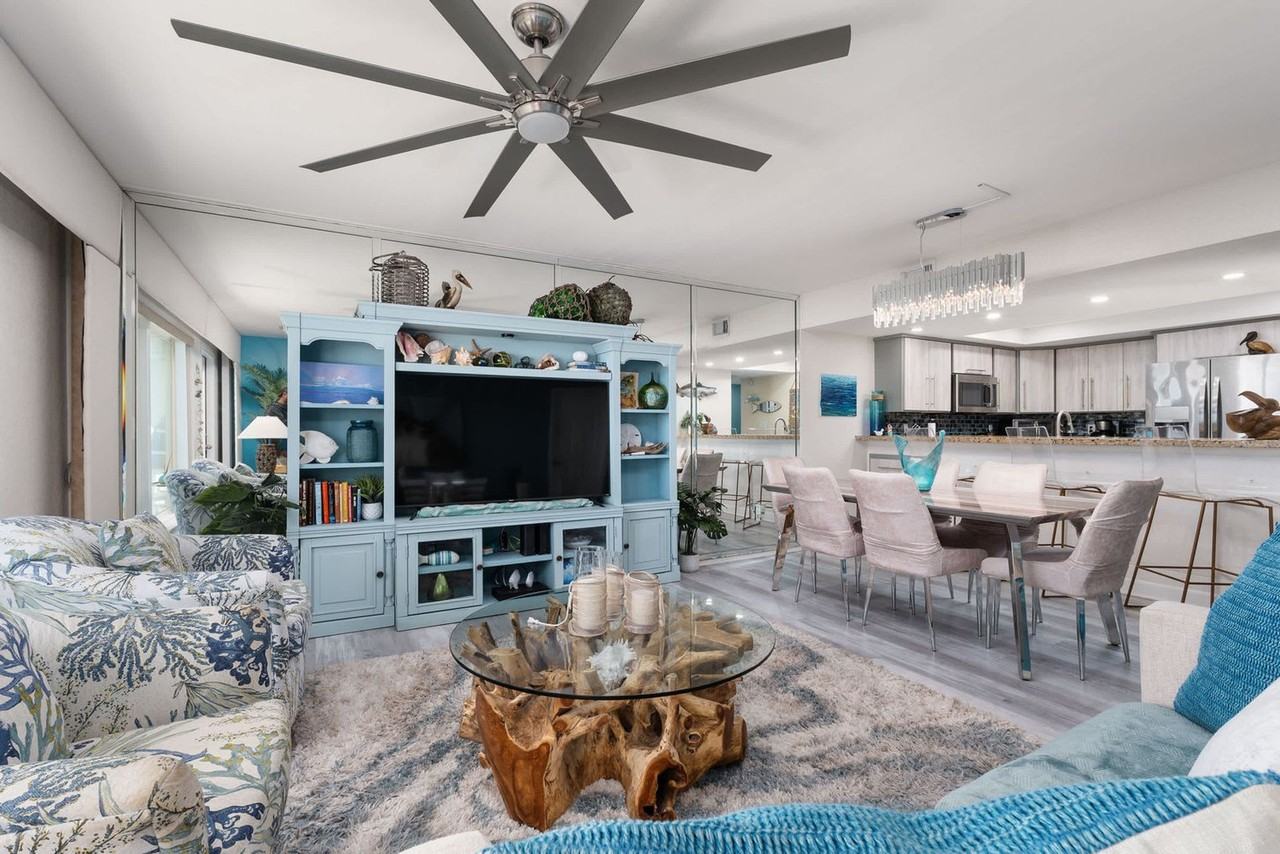 134 E Huisache St #1391810P - Photo 3 of 20