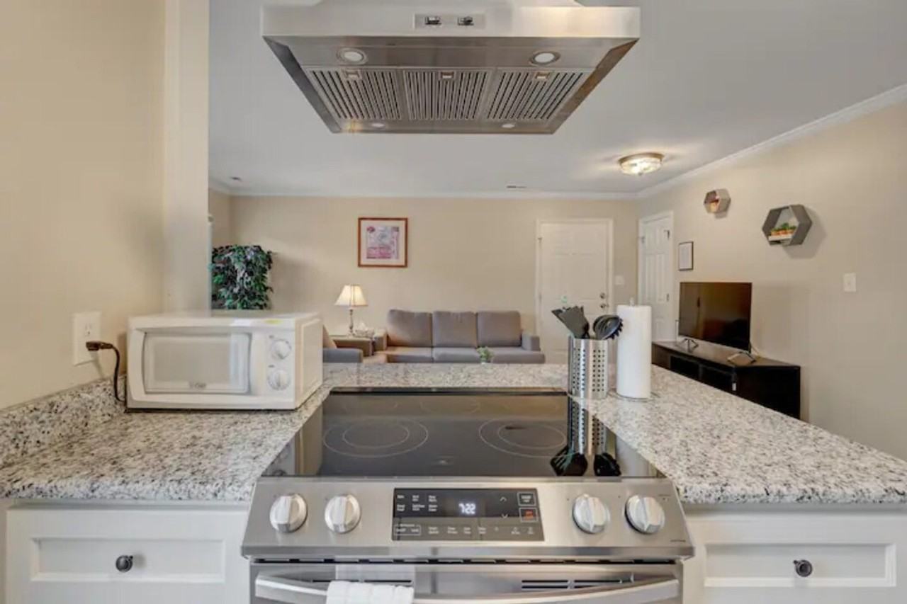 2225 Summit St #1391826P - Photo 2 of 16