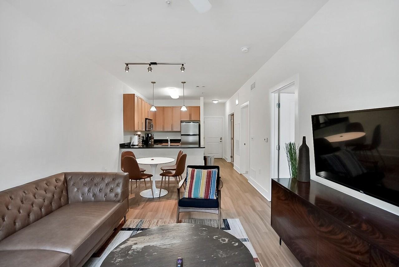 238 S West St #1395500P - Photo 4 of 41