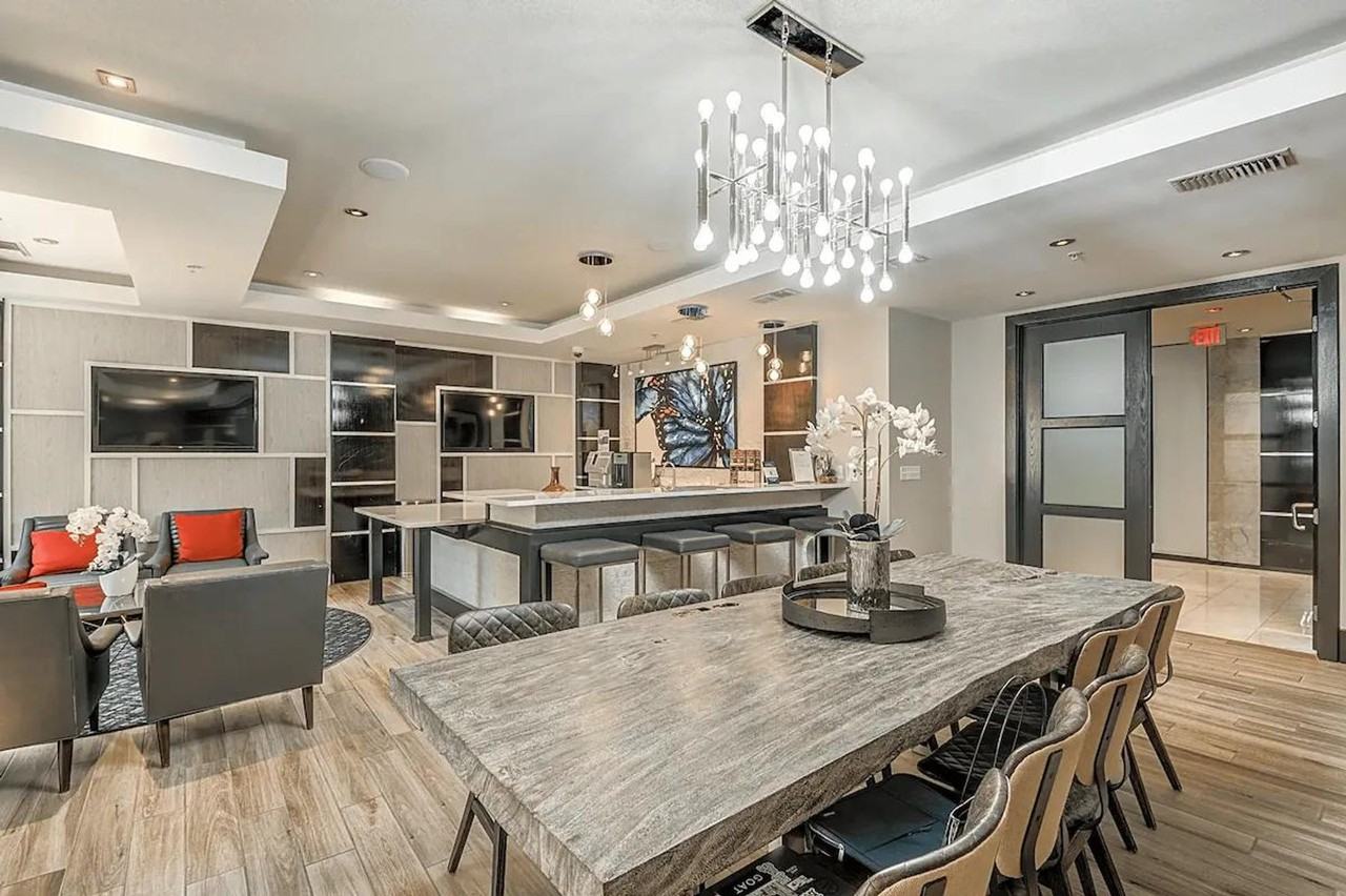 238 S West St #1395500P - Photo 6 of 41