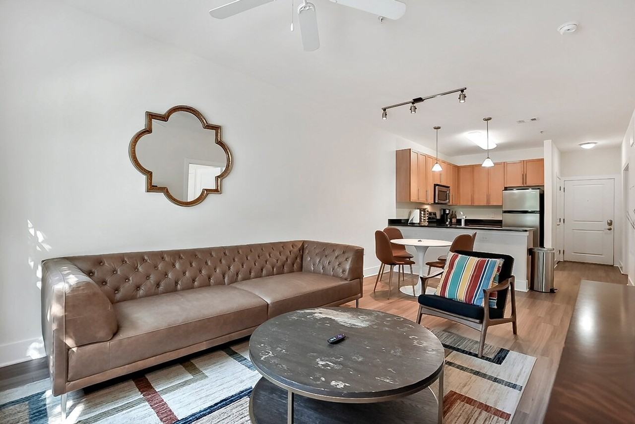 238 S West St #1395500P - Photo 7 of 41