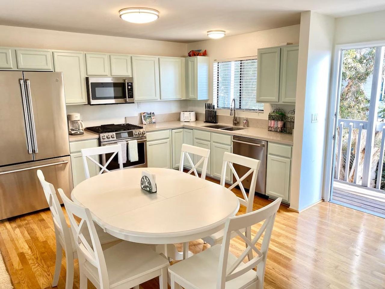 4545 Carpinteria Ave #1419539P - Photo 4 of 21