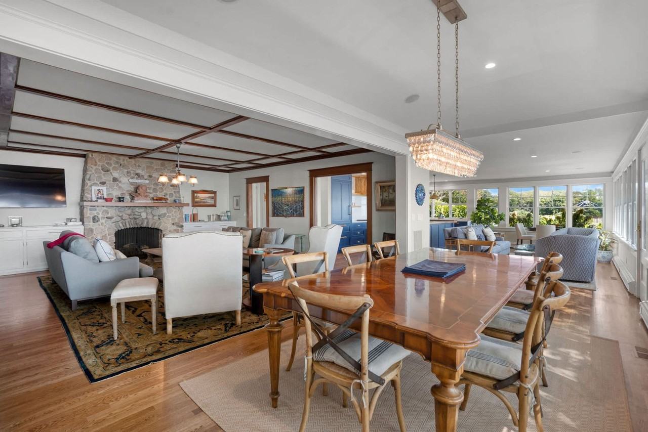 912 Peconic Bay Blvd #1429742P - Photo 2 of 31