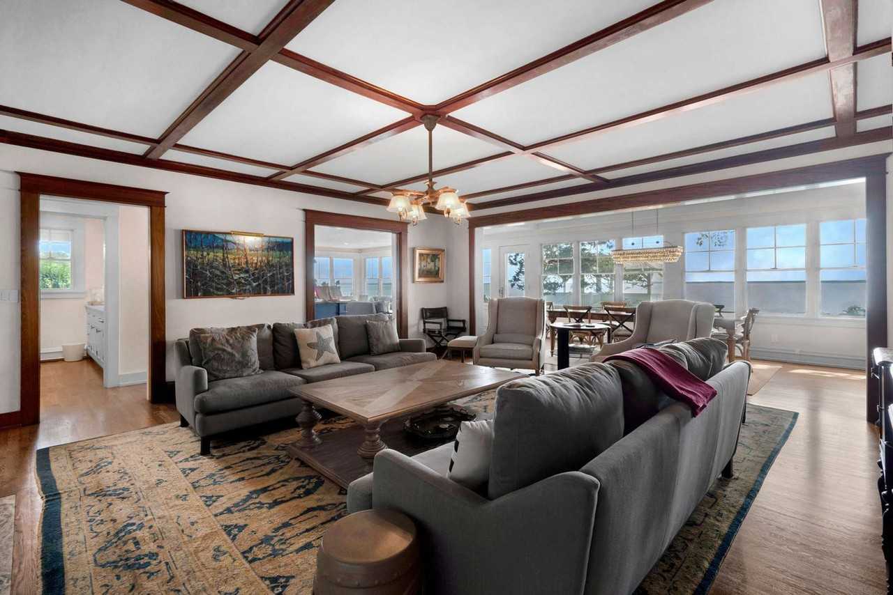 912 Peconic Bay Blvd #1429742P - Photo 5 of 31