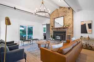 featured image of 450 Eastward Ct