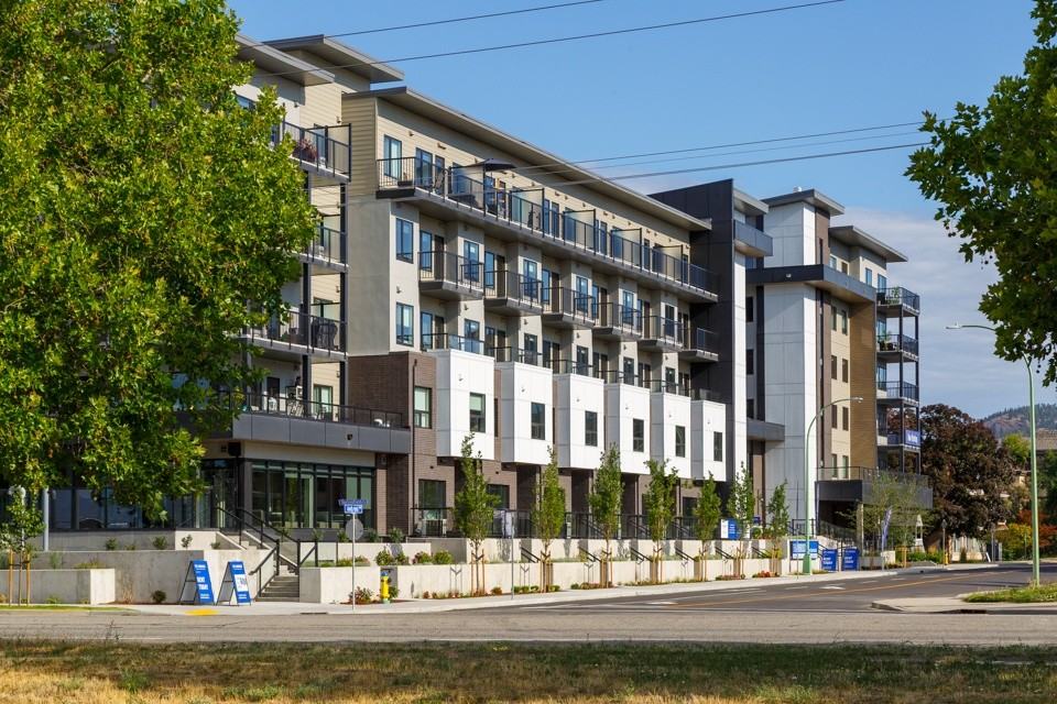 THE AMBROSI - Photo 4 of 50