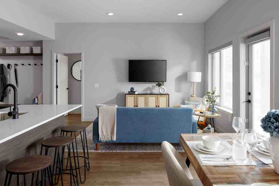 THE AMBROSI - Photo 6 of 50