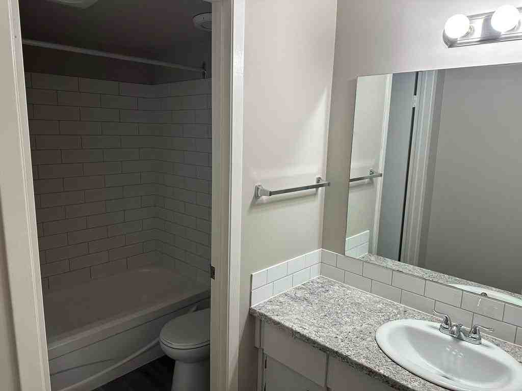 Belmead Manor West - Photo 7 of 11