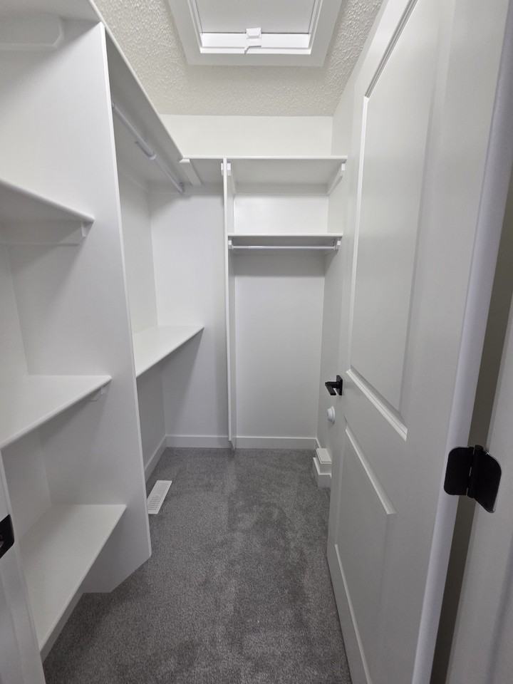 239 Pacific Drive Main & GRG Spruce Grove - Photo 4 of 18