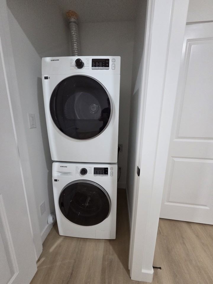 239 Pacific Drive Basement Suite - Photo 2 of 8