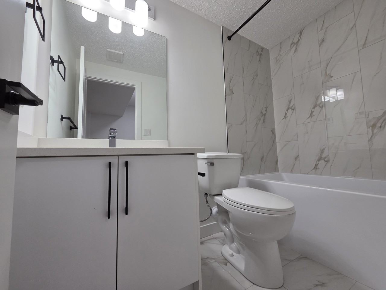 239 Pacific Drive Basement Suite - Photo 5 of 8