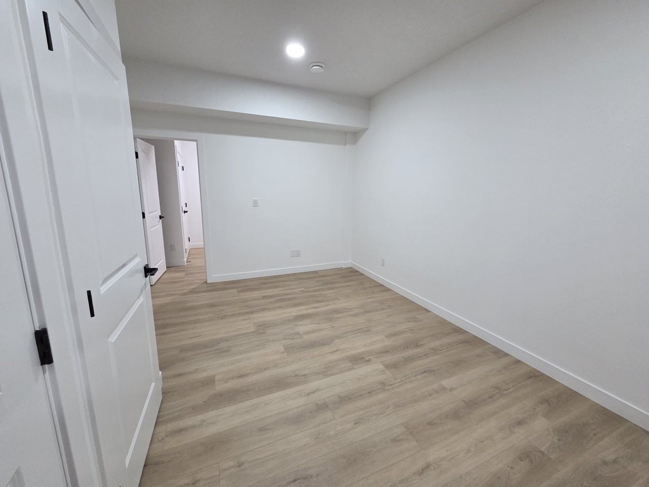 239 Pacific Drive Basement Suite - Photo 6 of 8