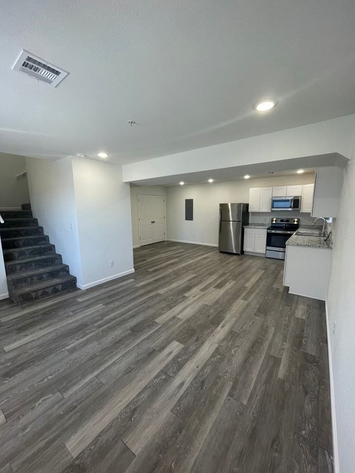 409 Doxey St #3 - Photo 3 of 19