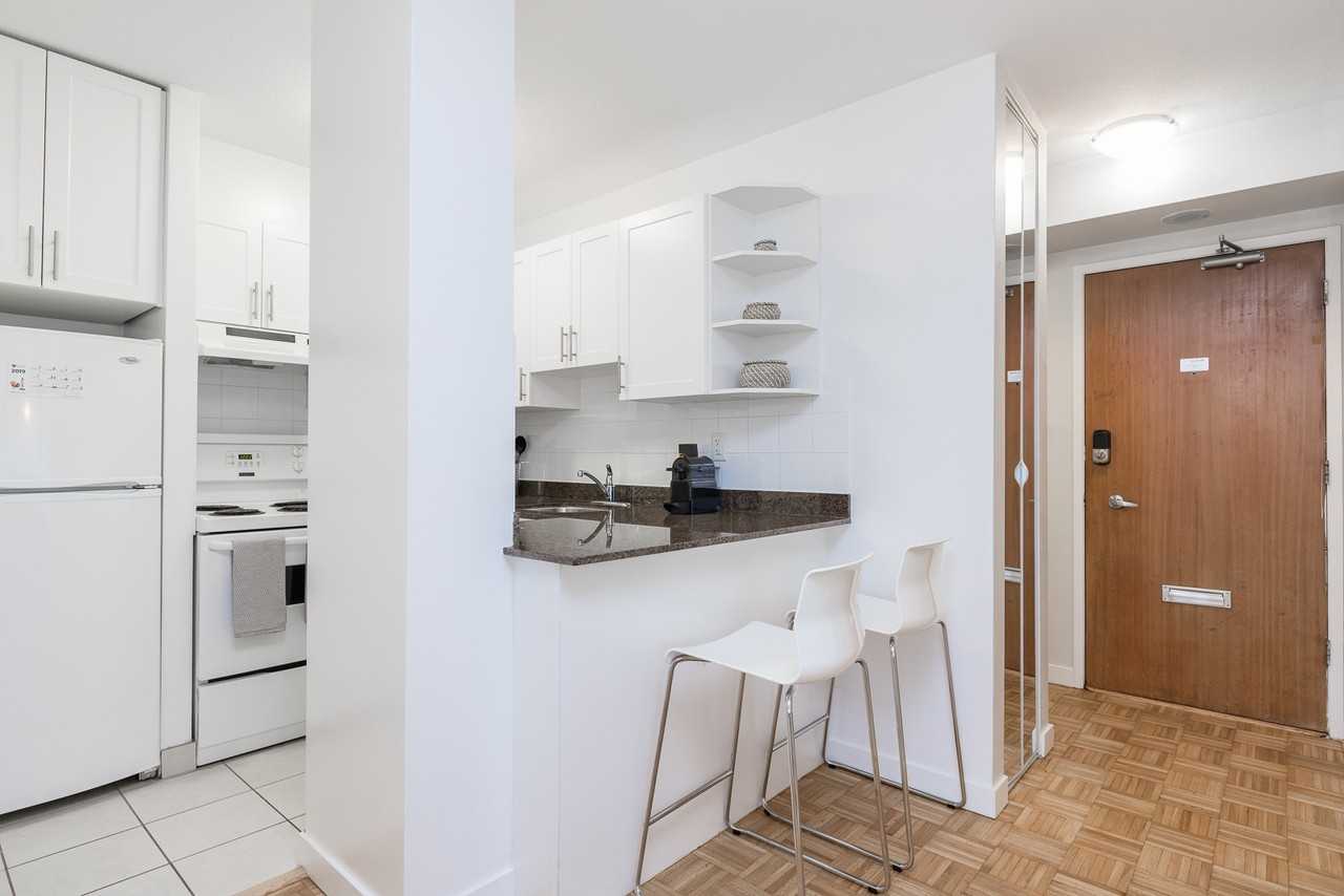 1033 Haro St - Photo 4 of 8