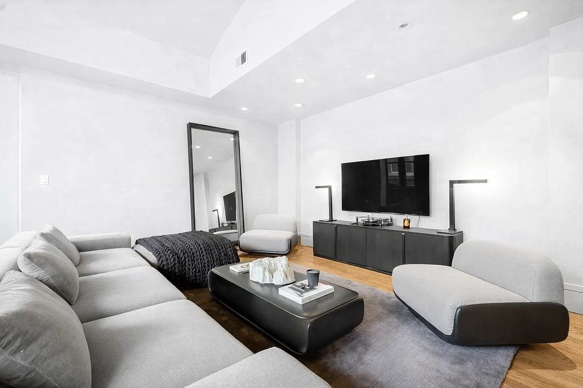 640 Broadway #8B - Photo 3 of 15