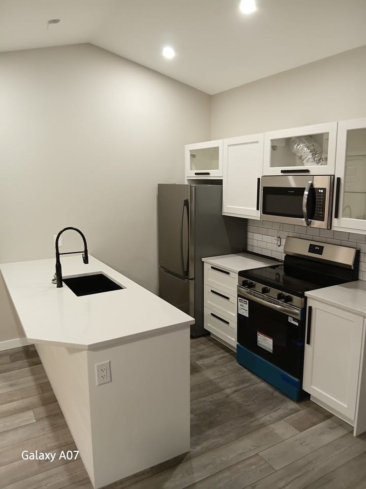 253 Woodlawn St - Photo 2 of 36