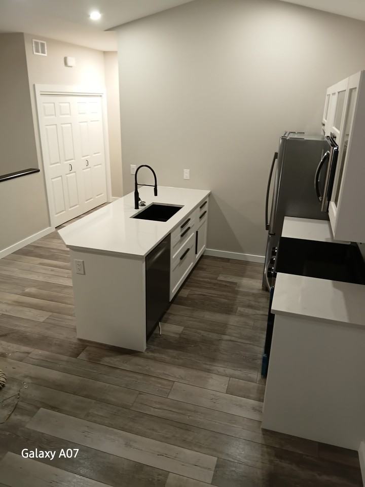 253 Woodlawn St - Photo 3 of 36