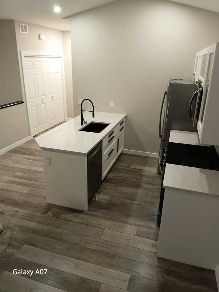 253 Woodlawn St - Photo 4 of 36