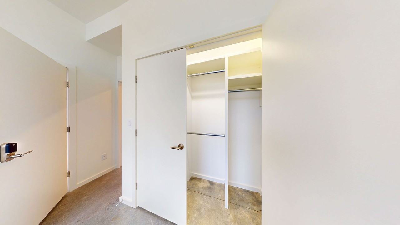 Private Room with Walk - Photo 5 of 50