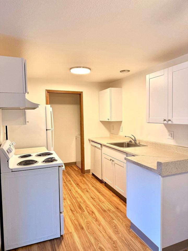 Eastway Circle Apartments - Photo 2 of 32