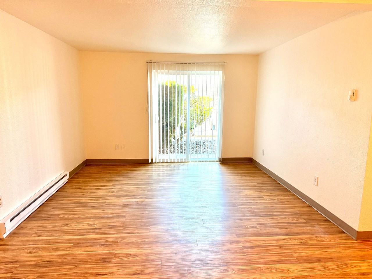 Eastway Circle Apartments - Photo 3 of 32