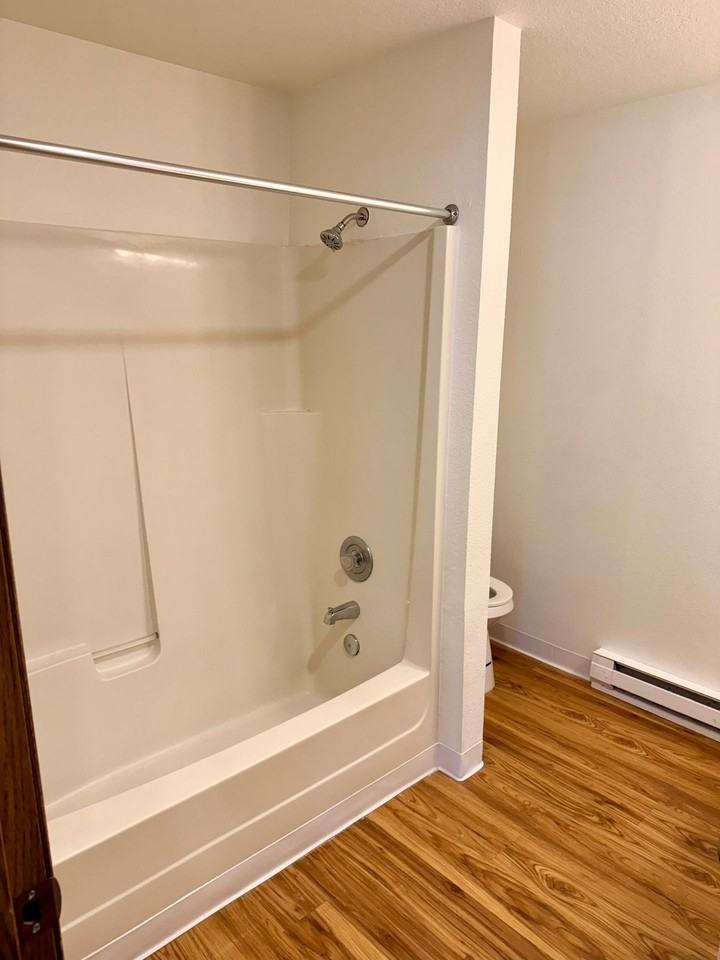 Eastway Circle Apartments - Photo 5 of 32