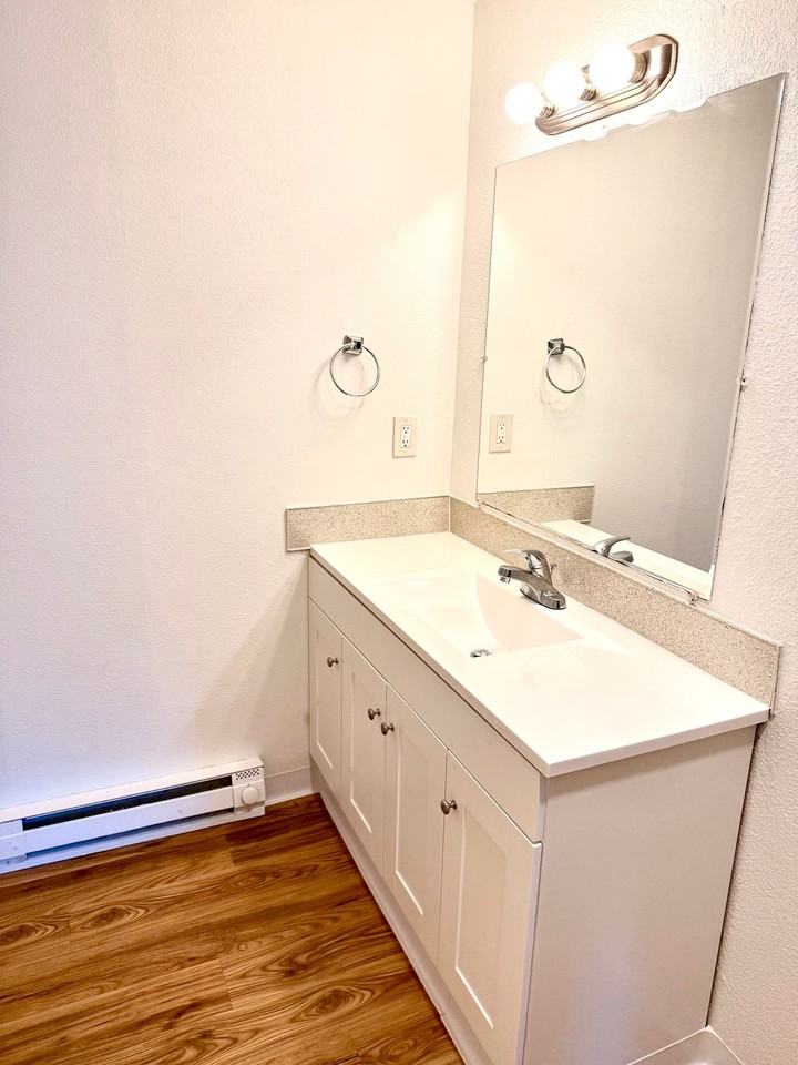 Eastway Circle Apartments - Photo 7 of 32