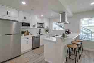 Welcome Surf House Villas E, a newly renovated luxury apartment community in the heart of Pacific Beach, San Diego. - Photo 1 of 1