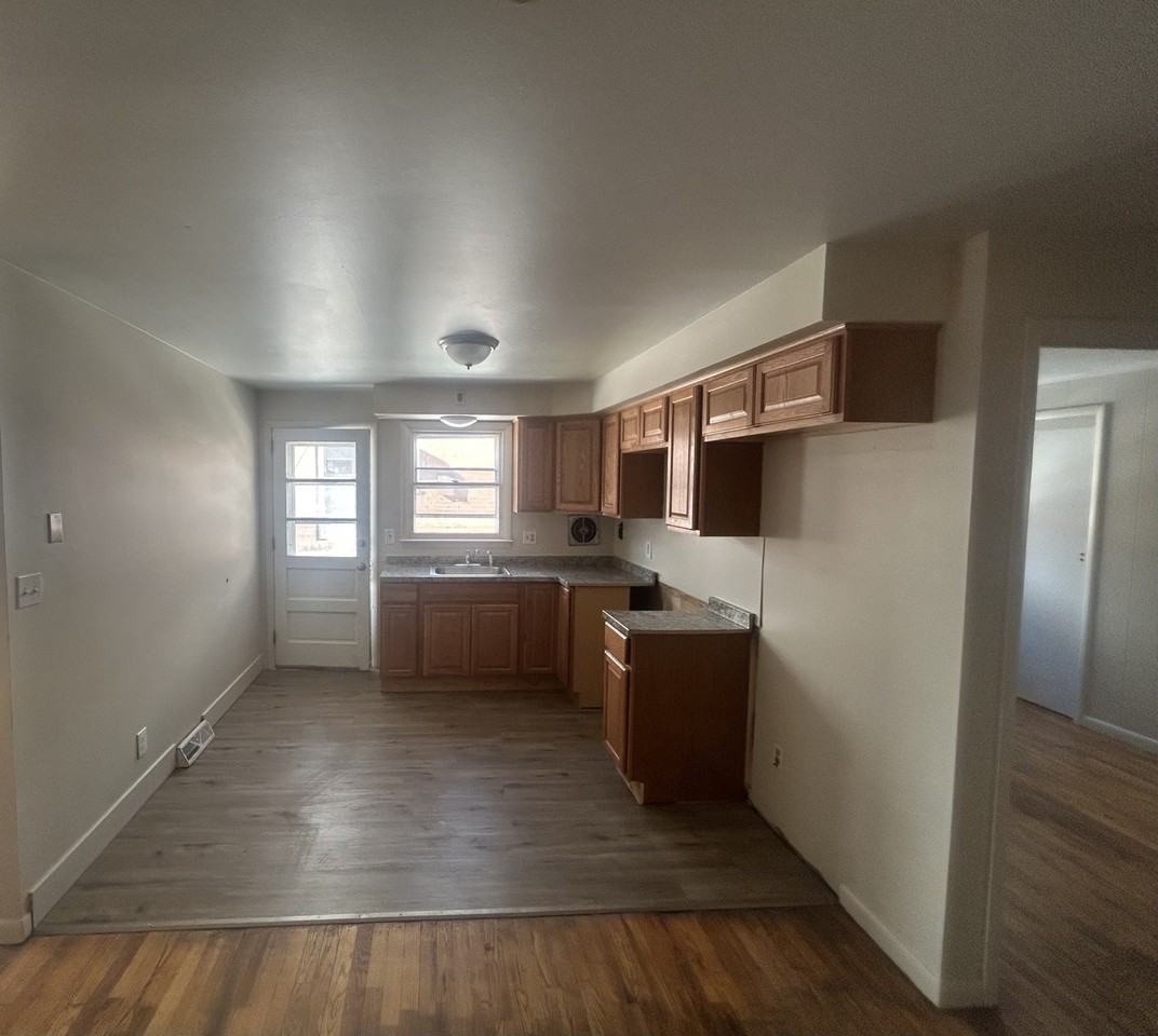 1613 W South St #1615APT1 - Photo 2 of 9