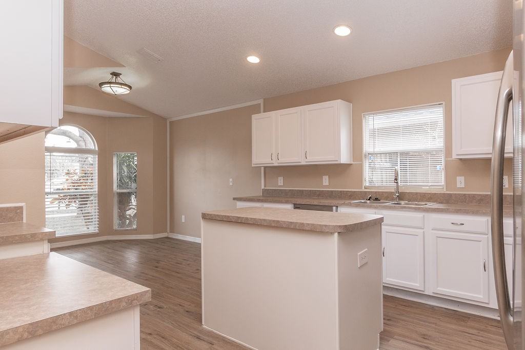 565 Blue Water Ave #1 - Photo 5 of 15