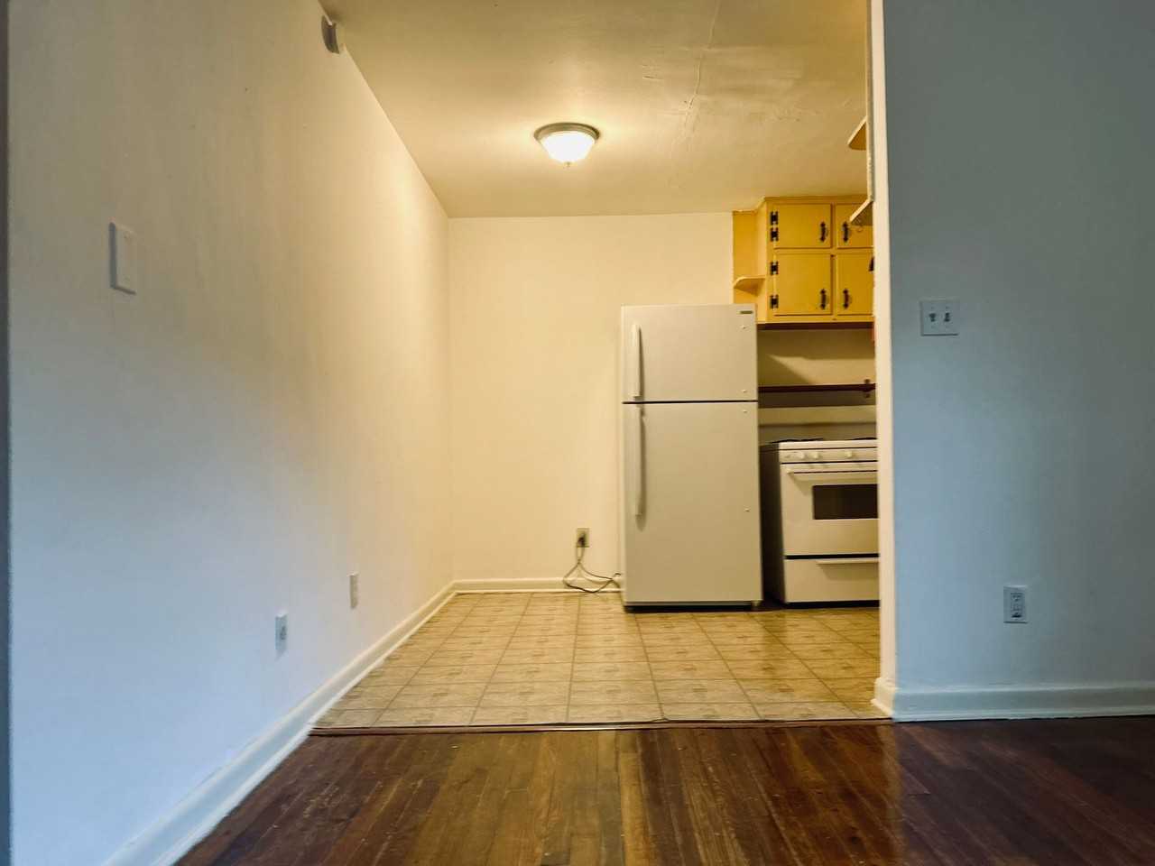 Greenwood Ave - Photo 4 of 16