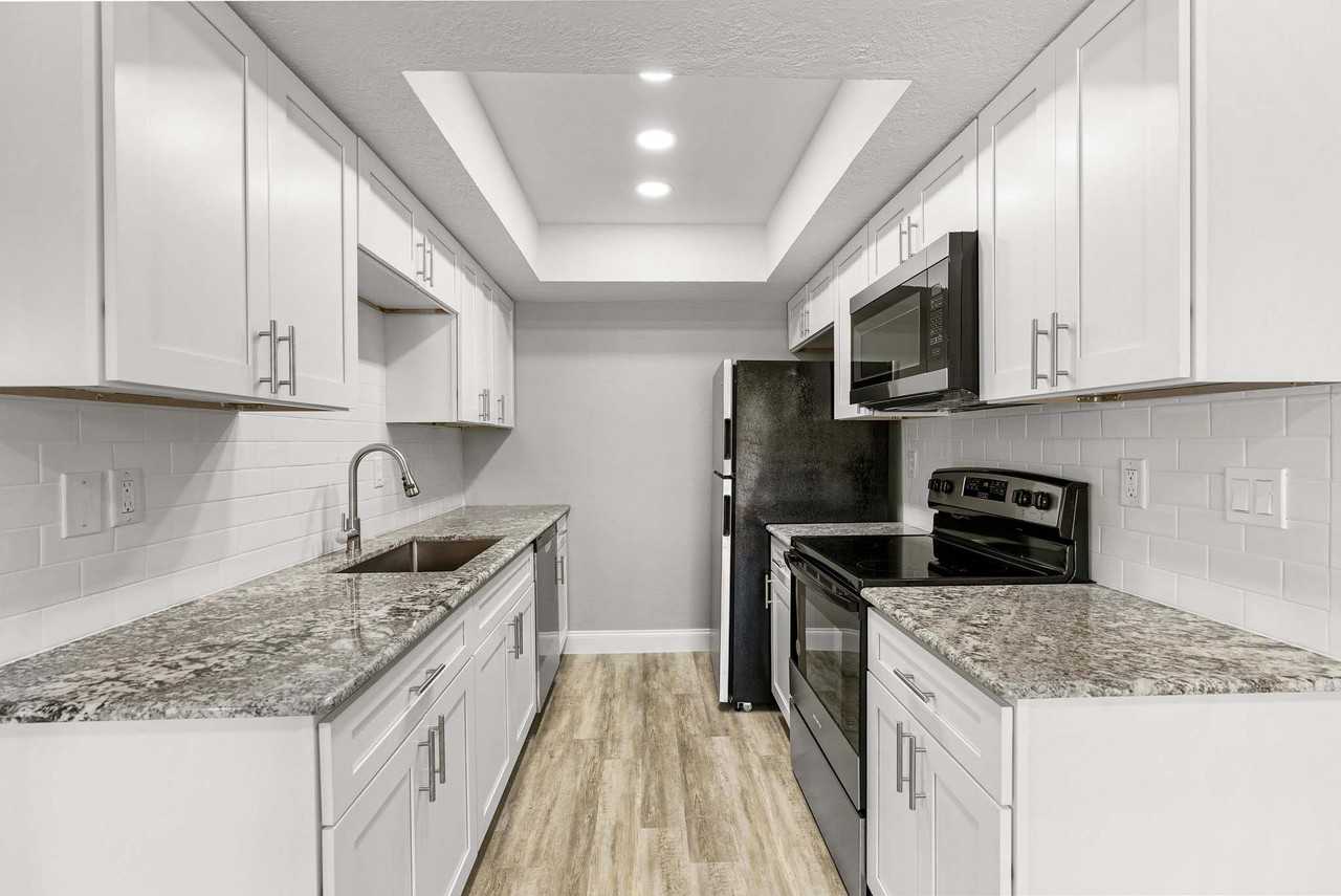 2637 Harbor CoveUnit A #10A - Photo 2 of 28