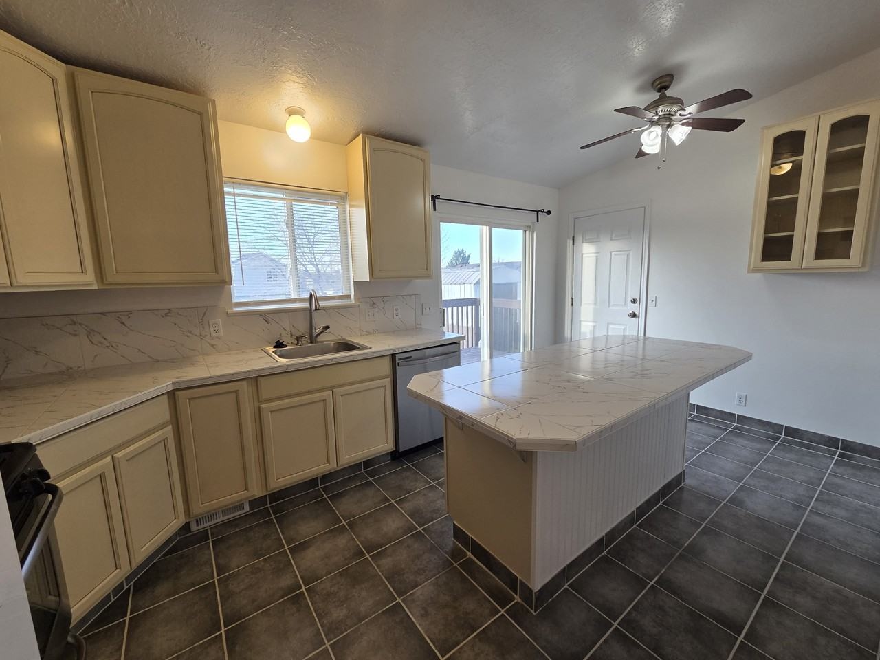 1122 Southwest Dr #1 - Photo 4 of 22