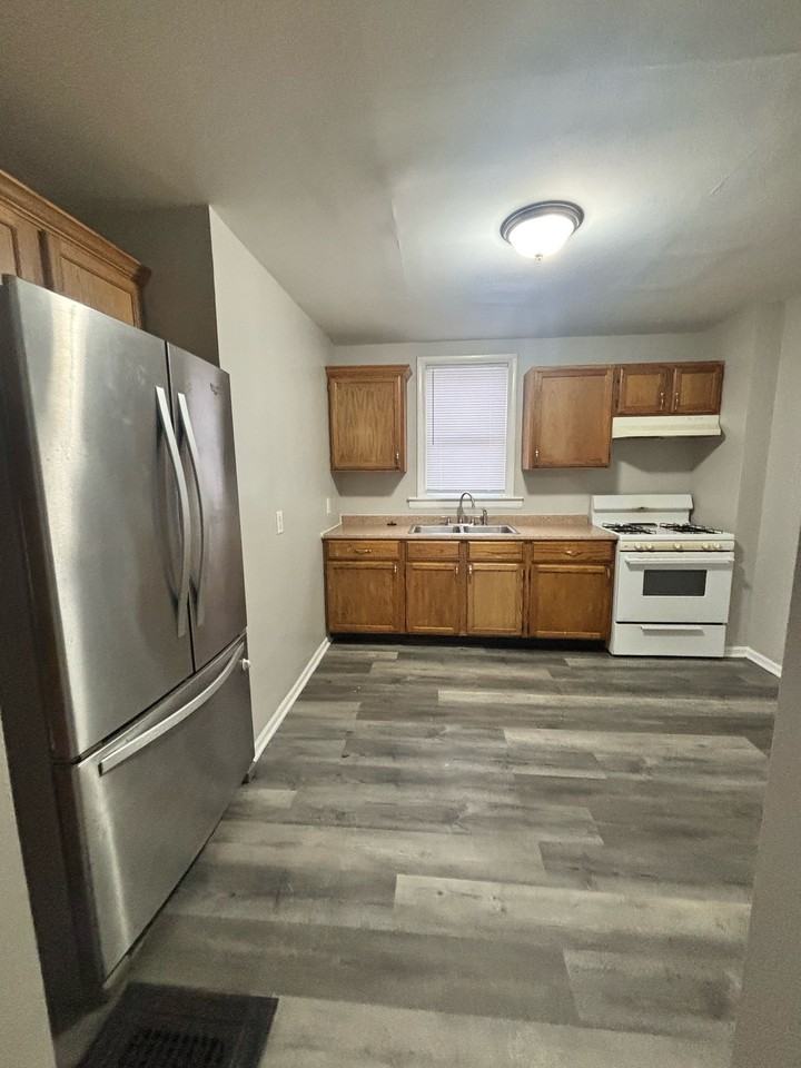 2226 Parmele St #1 - Photo 5 of 13