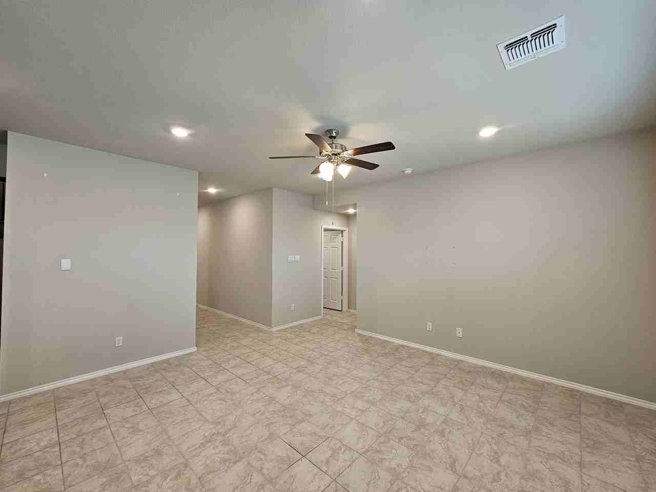 1305 Lindsey Dr - Photo 3 of 17