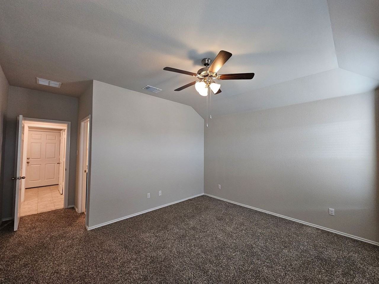 1305 Lindsey Dr - Photo 7 of 17