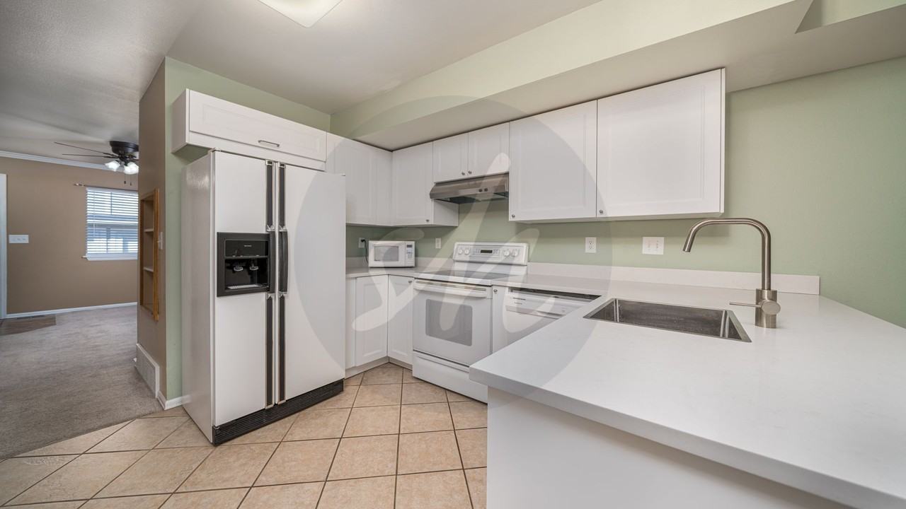 5330 Solar Ridge Dr - Photo 3 of 12