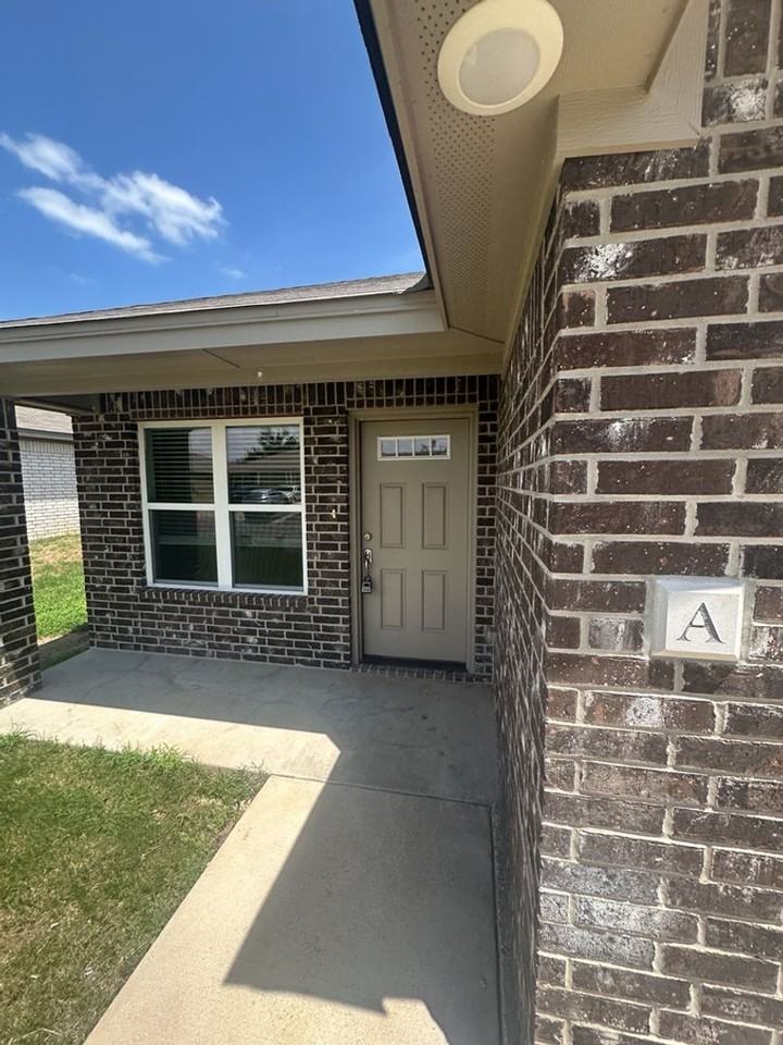 3103 Stonewall Dr #A - Photo 2 of 18