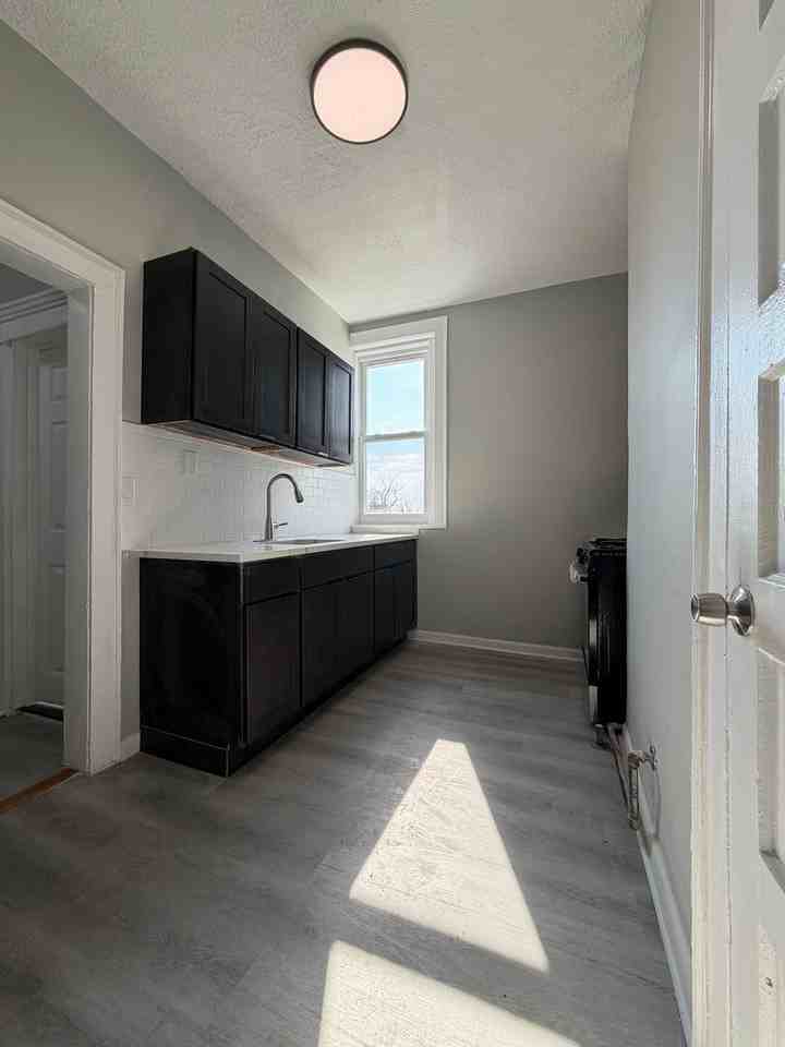 Cedar Tower - Photo 7 of 13