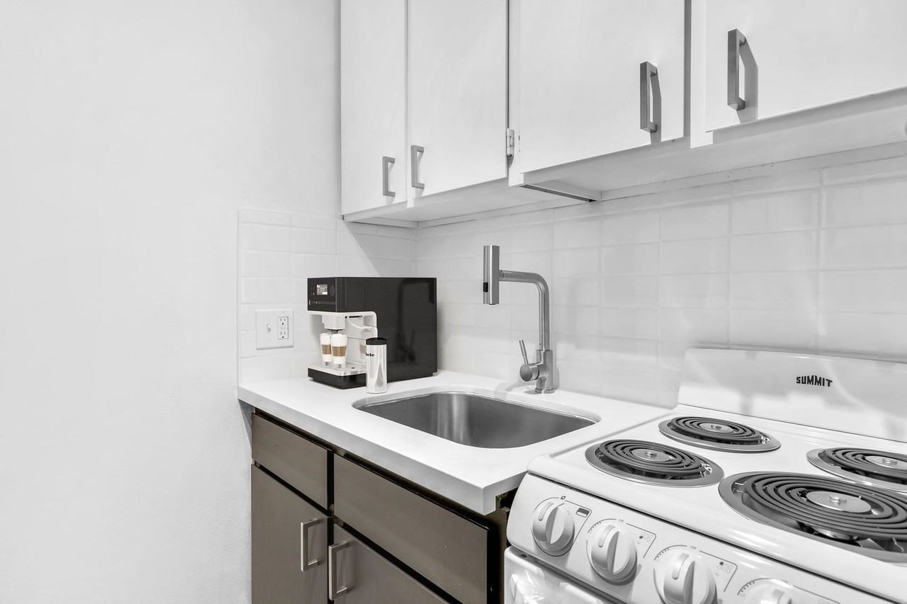 Gilmore Apts - Photo 2 of 8