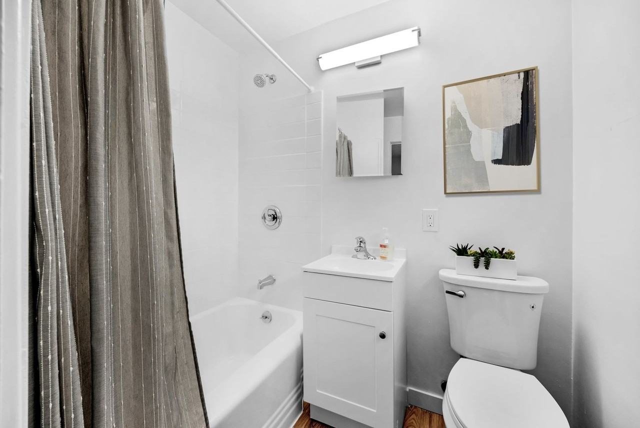 Gilmore Apts - Photo 5 of 8